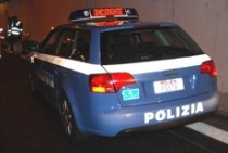 Un'auto della polizia stradale
