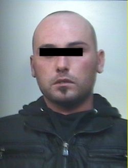 Pizza e incasso da asporto: rapinatore colto in flagrante in un locale e arrestato