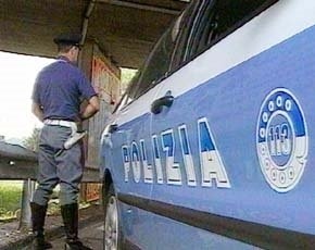 Ingoia l'eroina durante un controllo di polizia denunciato quarantunenne di Lecce