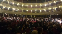 Il pubblico del Politeama Greco ieri sera a Lecce